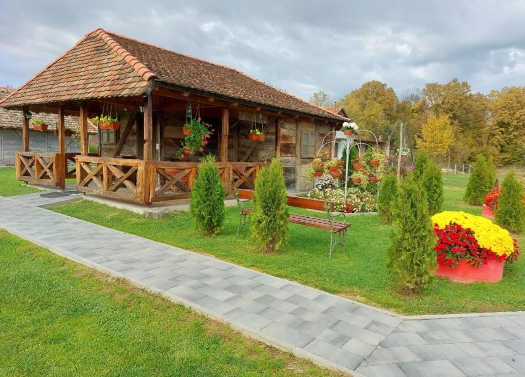 Etno Selo Eden Hotel Zeravacki Potok Luaran gambar